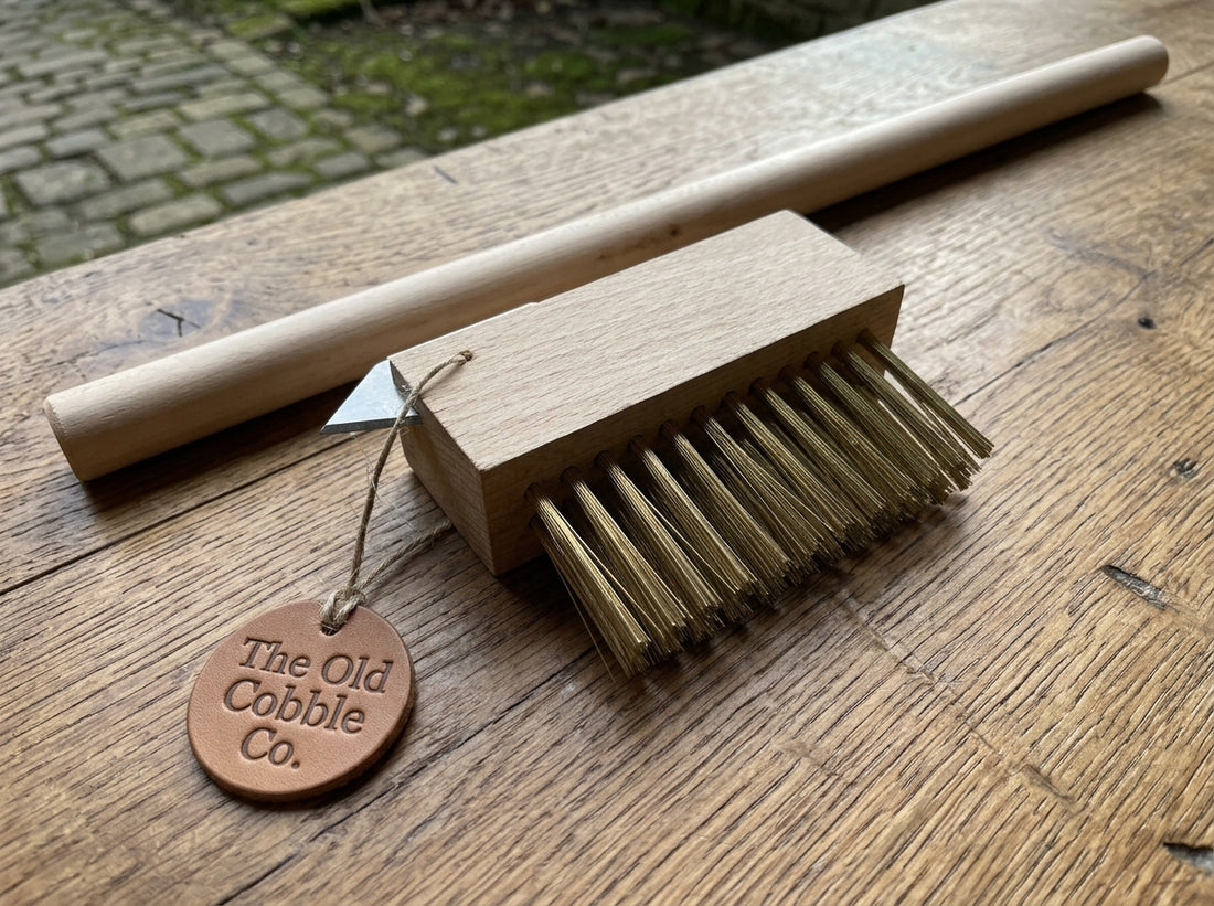 The Old Cobble Co. Long-Handle Paving Joint Wire Brush, 1400 mm
